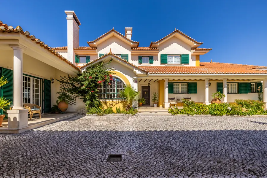Uma quinta de 7.000 m² a 15 minutos de Fátima, com piscina e água própria
