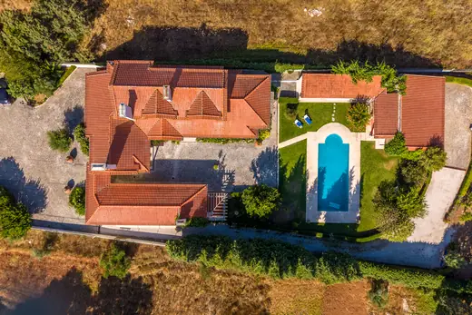 Uma quinta de 7.000 m² a 15 minutos de Fátima, com piscina e água própria — 2