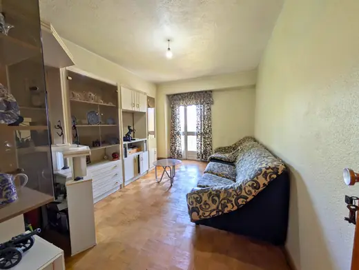 T4 para renovar no Bairro das Amendoeiras, em Marvila — 2